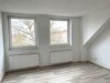 Helle, geräumige Dachgeschosswohnung - Wohnzimmer